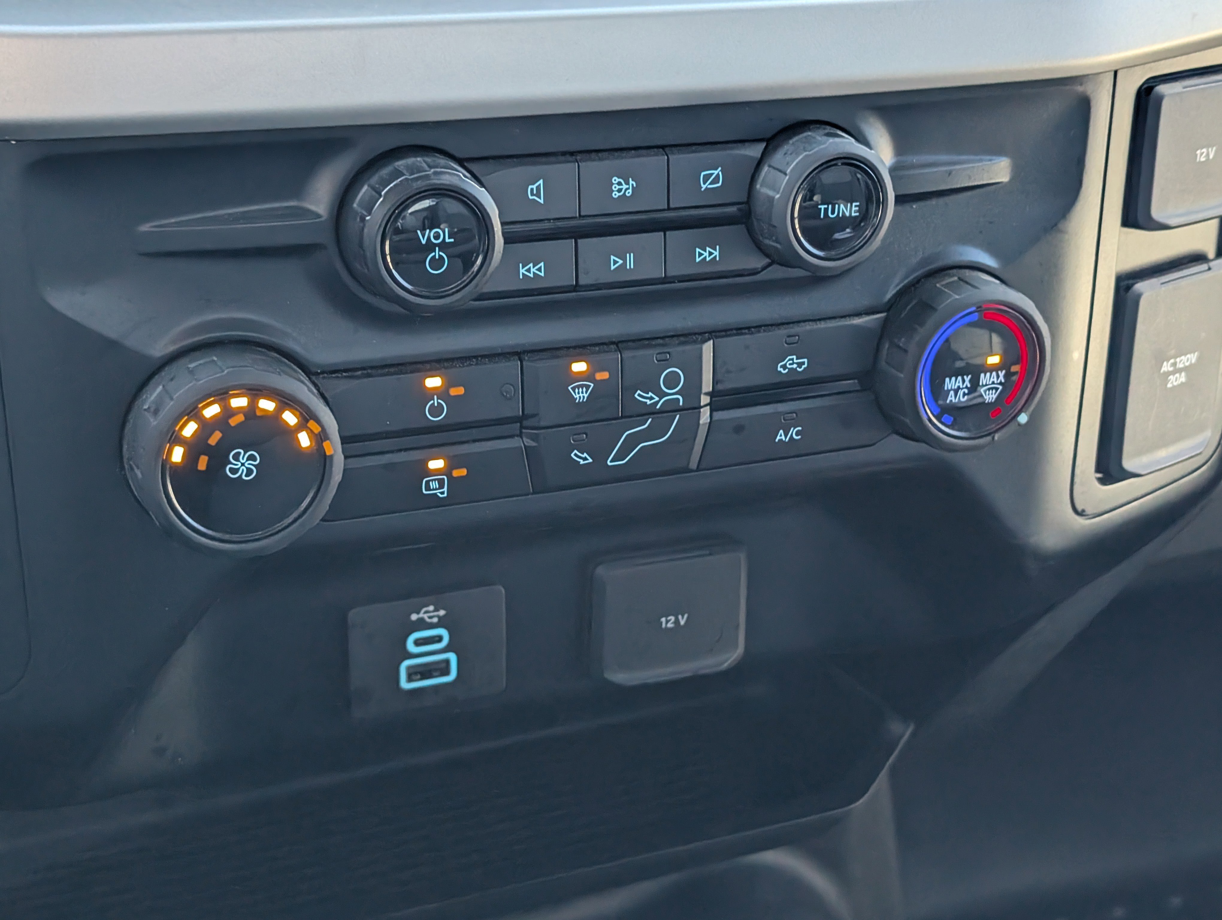 Certified 2023 Ford F350 XLT w/ 360-Degree Camera Package image 27