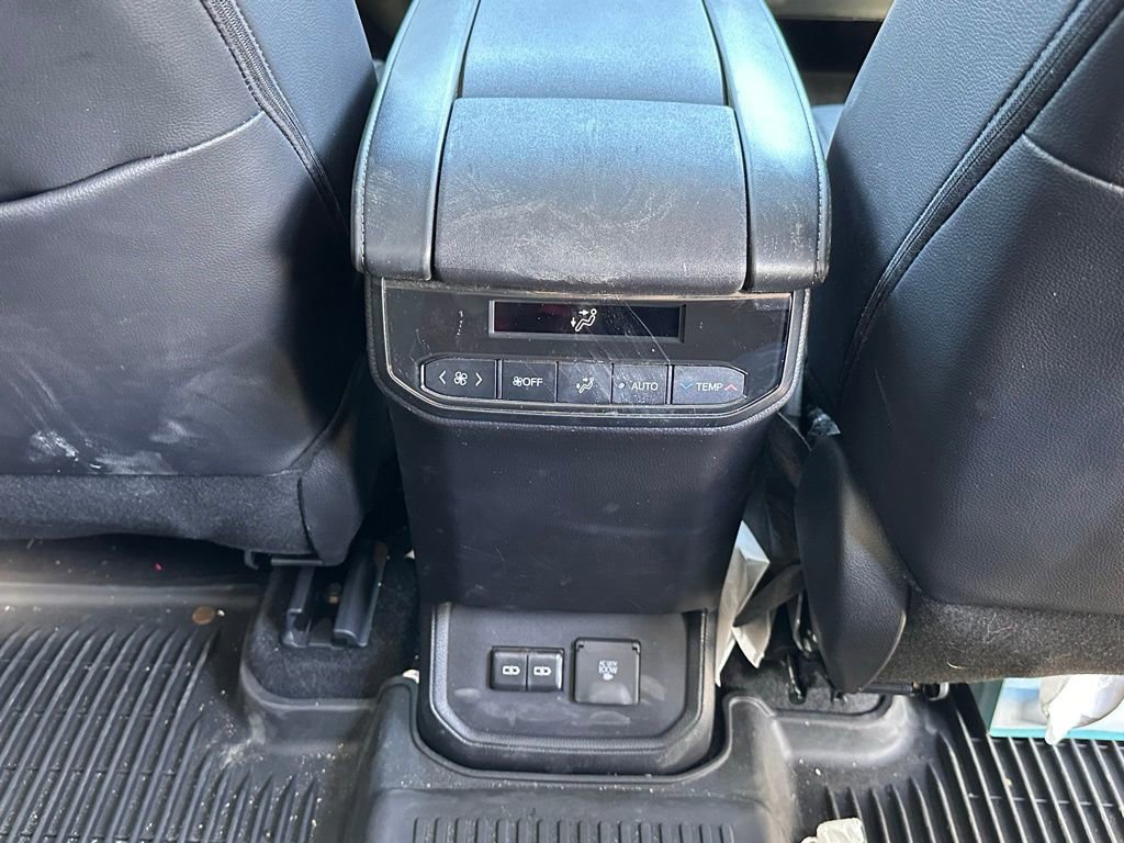 Used 2024 Toyota Highlander Limited AWD/4WD image 21