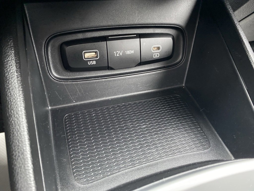 Used 2023 Hyundai Venue SEL image 29