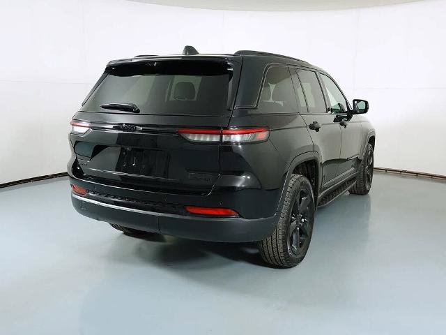 Used 2024 Jeep Grand Cherokee Limited w/ Luxury Tech Group II AWD/4WD image 3