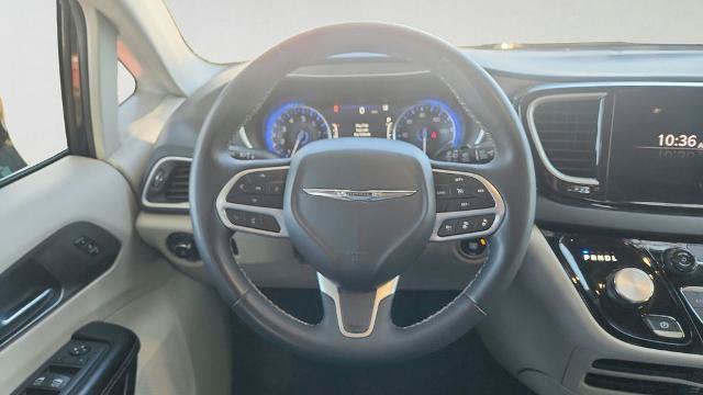 Used 2022 Chrysler Pacifica Touring-L FWD image 25