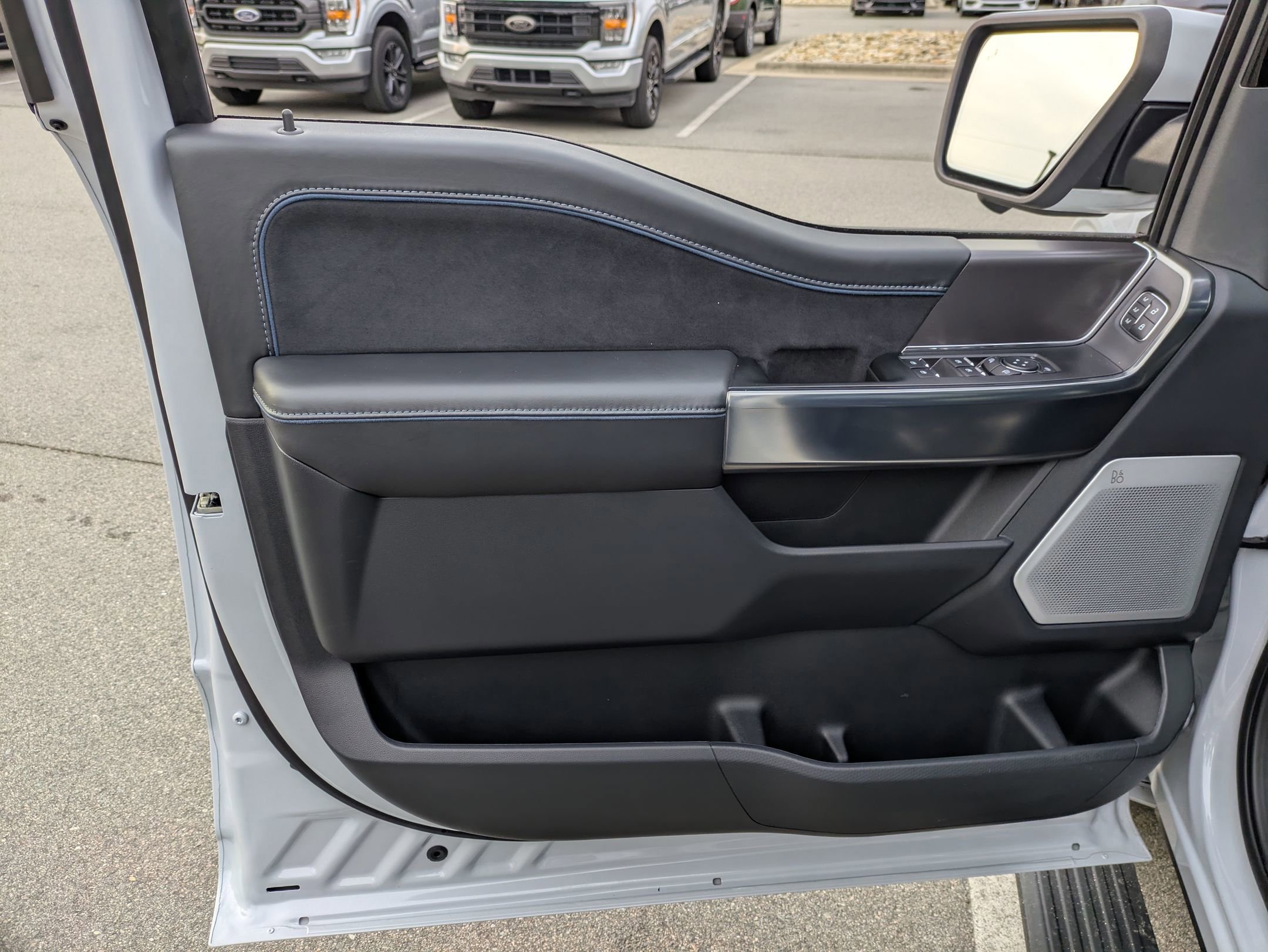 Certified 2025 Ford F150 Platinum w/ Equipment Group 702A High image 18