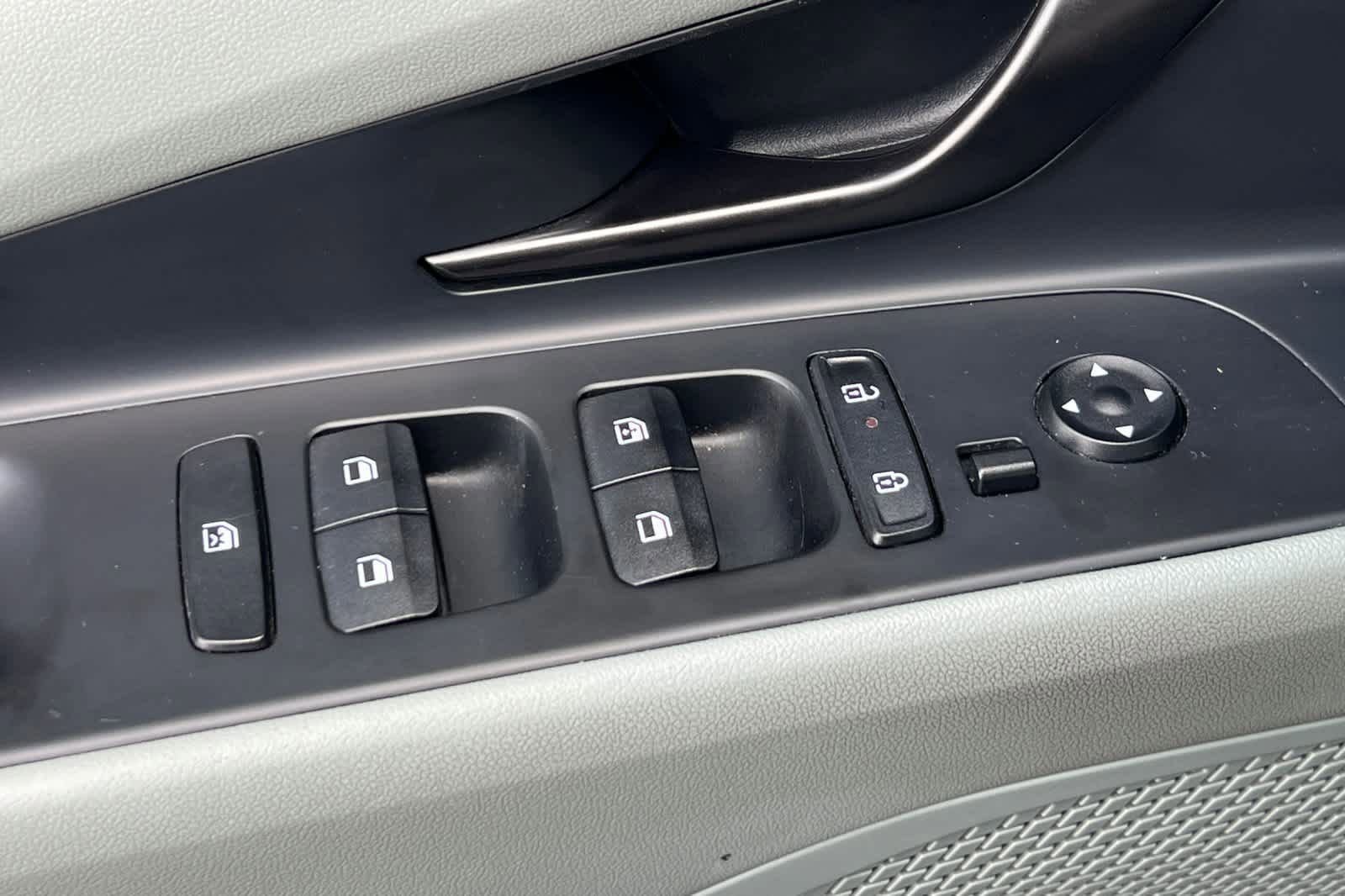 Used 2024 Hyundai Elantra Limited image 14