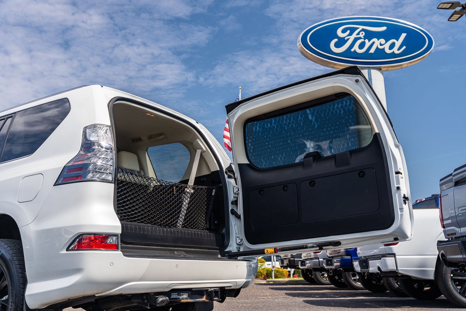 Used 2020 Lexus GX 460 Premium w/ Premium Package image 18