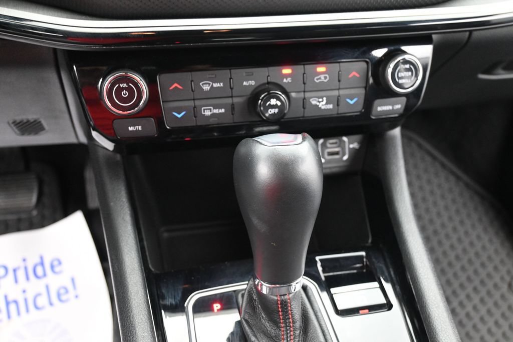 Used 2025 Jeep Compass Trailhawk AWD/4WD image 11