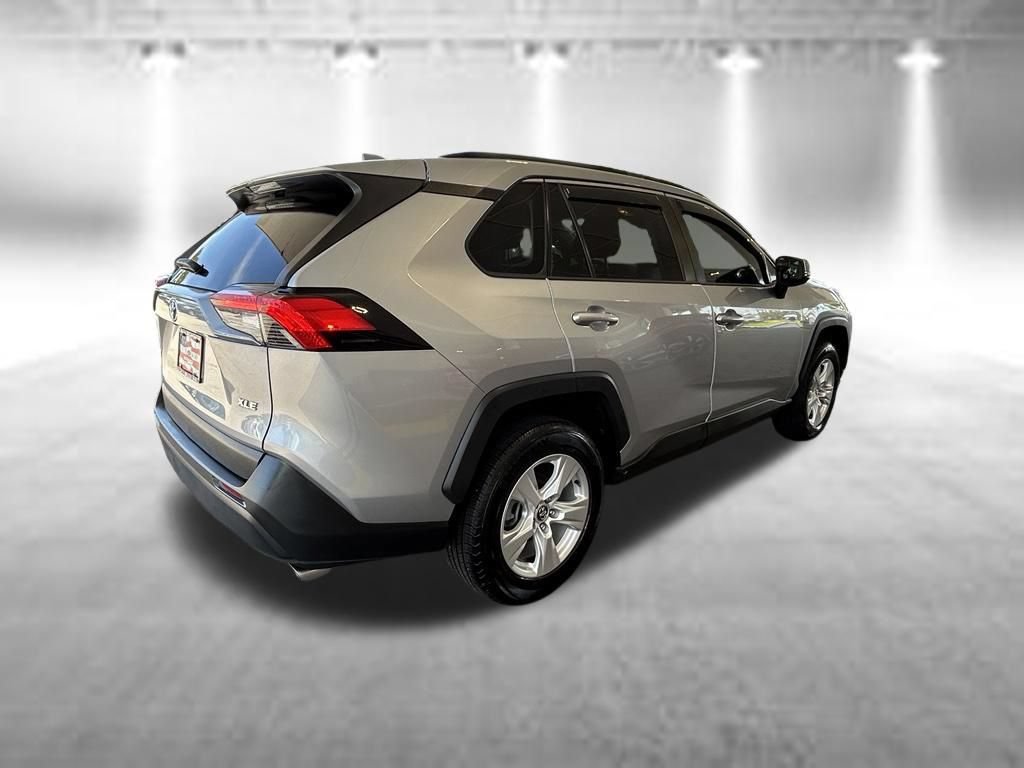 Used 2020 Toyota RAV4 XLE FWD image 4
