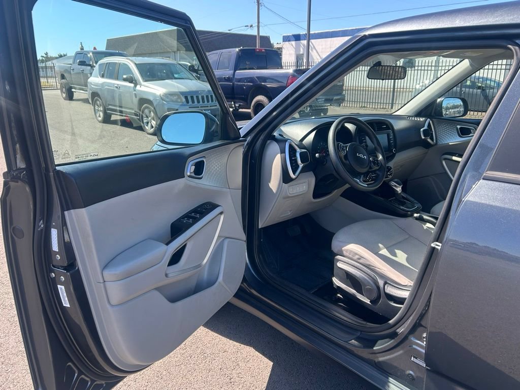 Used 2022 Kia Soul LX FWD image 12