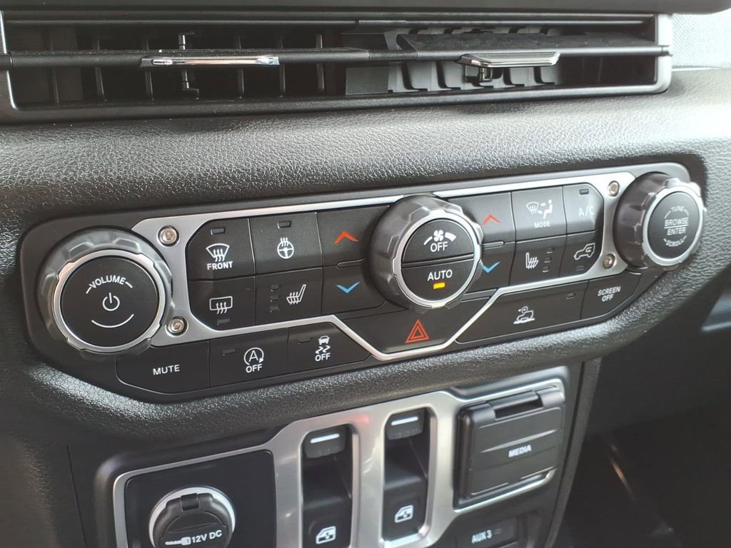 Used 2025 Jeep Wrangler Sport AWD/4WD image 21