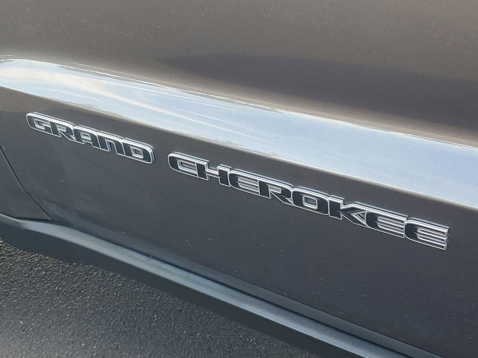 Used 2021 Jeep Grand Cherokee Laredo X image 9