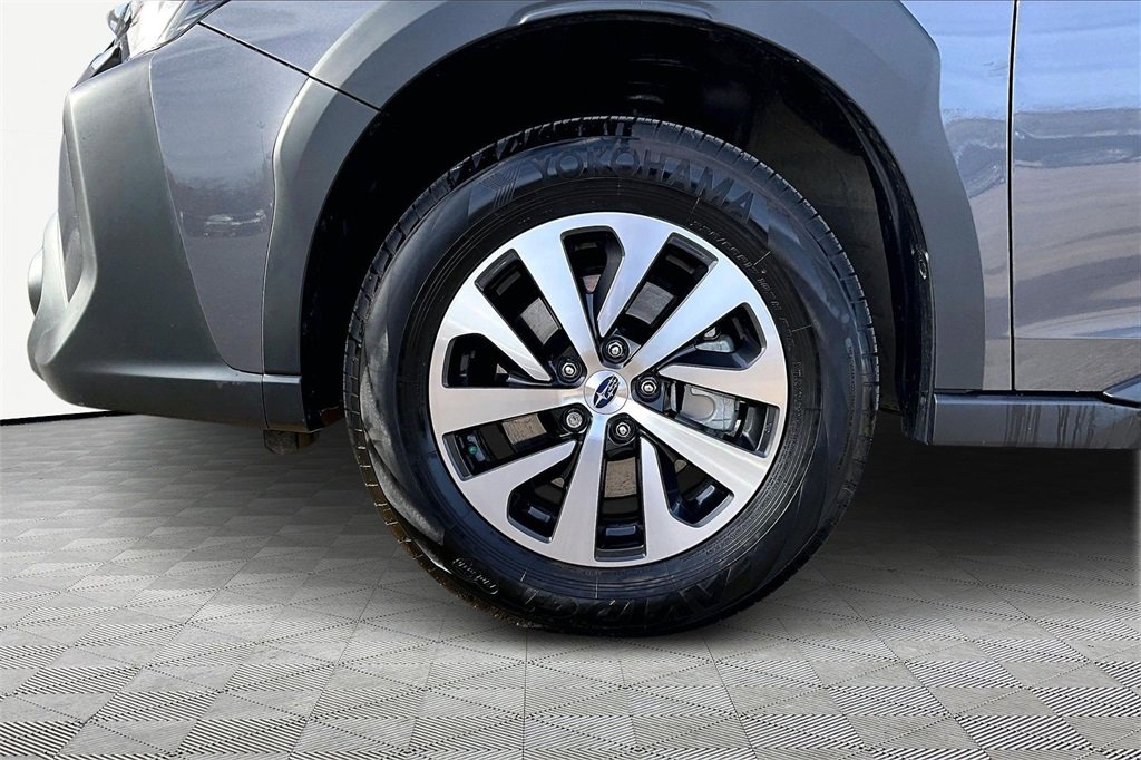 Used 2025 Subaru Outback Premium w/ Popular Package #1A image 9