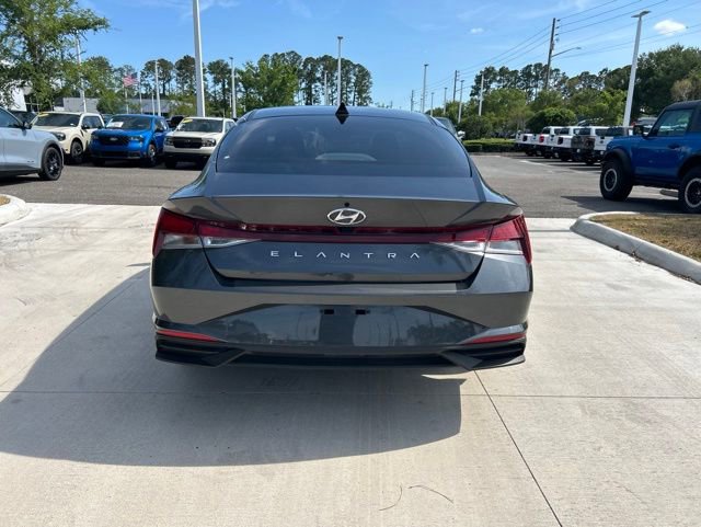Used 2022 Hyundai Elantra SEL FWD image 5