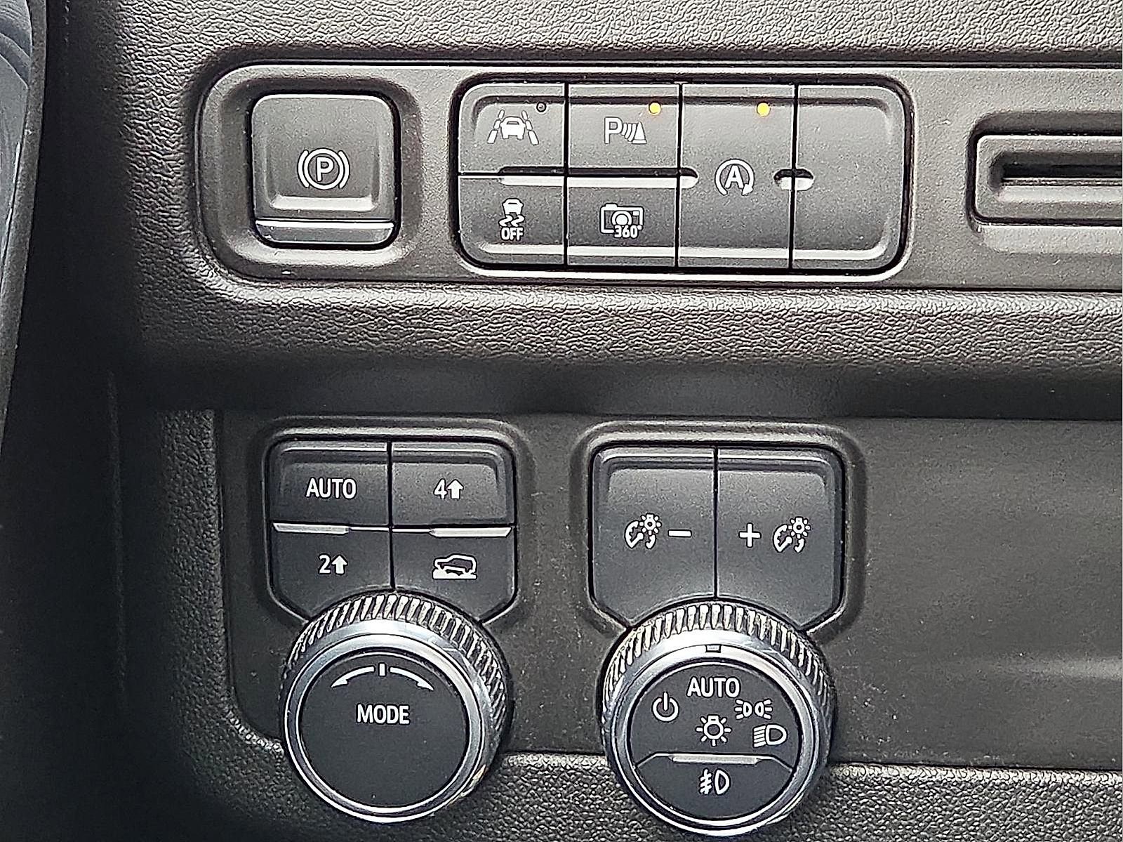 Used 2023 GMC Yukon XL SLT w/ SLT Premium Package image 21