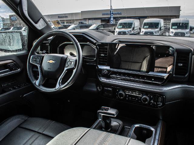 Used 2024 Chevrolet Silverado 1500 High Country w/ Technology Package AWD/4WD image 10
