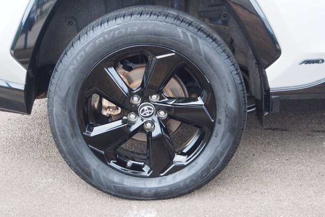 Used 2019 Toyota RAV4 XSE w/ XSE Weather Package AWD/4WD image 9