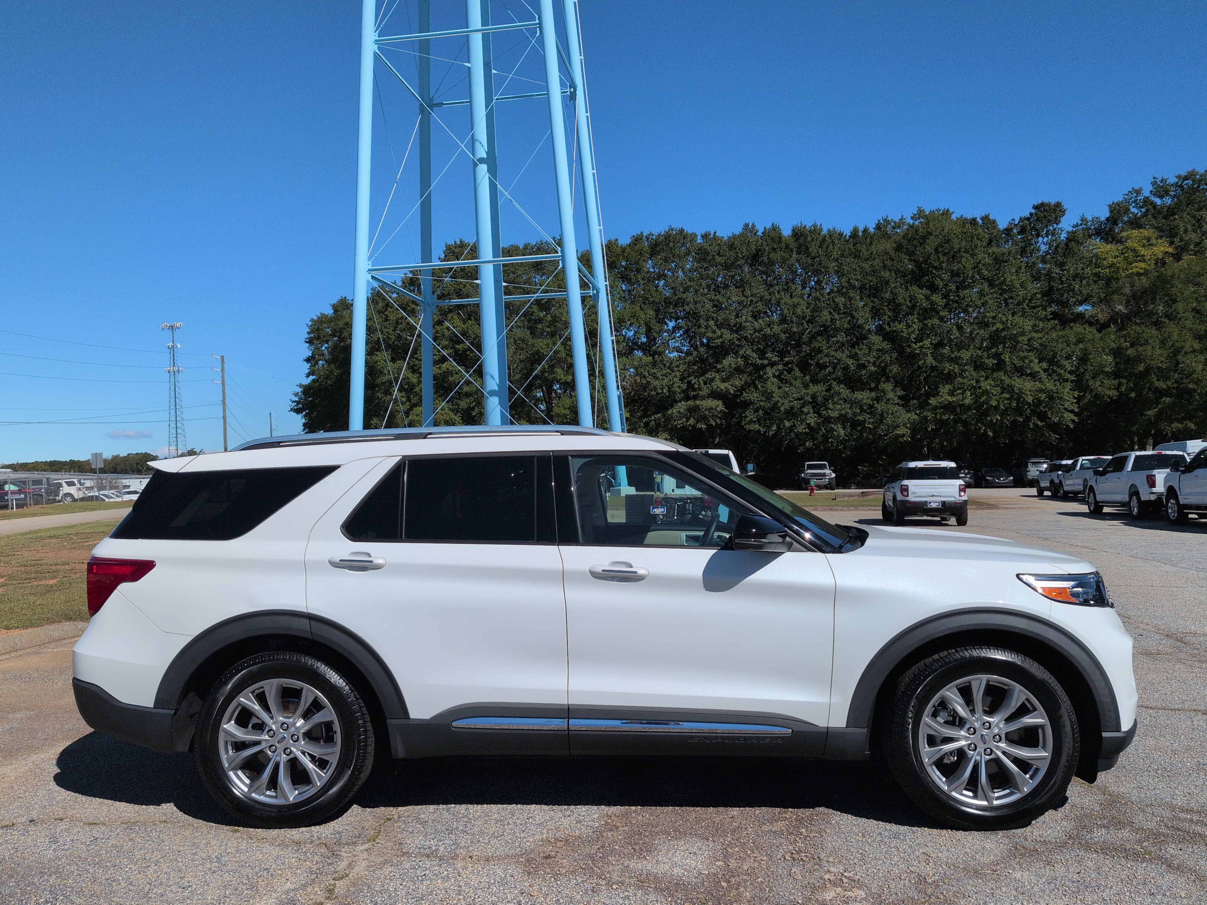 Certified 2020 Ford Explorer Limited RWD image 2