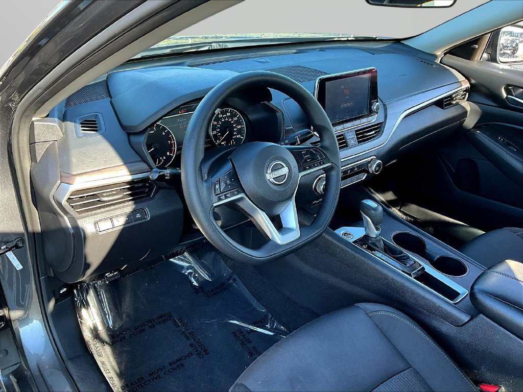 Used 2025 Nissan Altima 2.5 SV FWD image 18