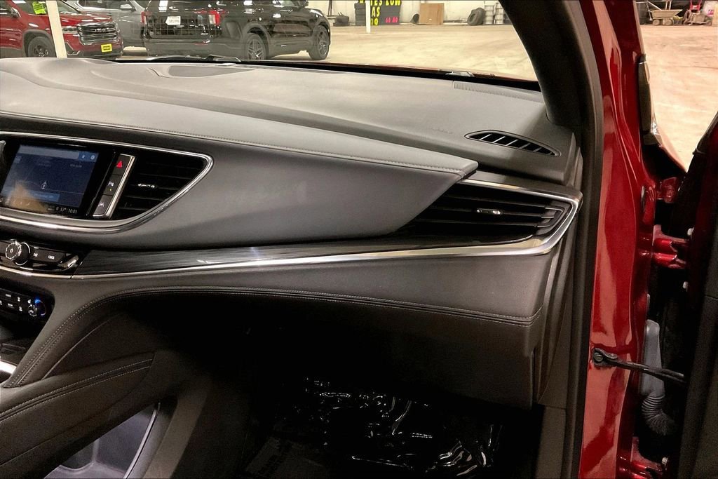 Used 2024 Buick Enclave Premium image 15