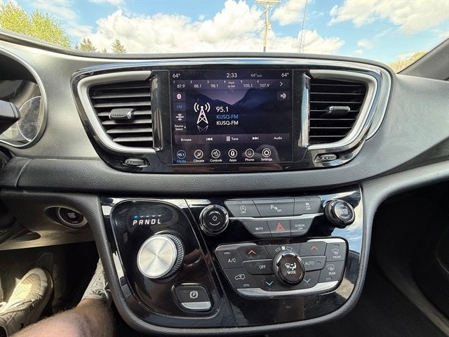 Used 2020 Chrysler Pacifica Touring-L AWD/4WD image 10