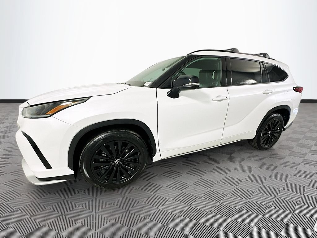 Used 2023 Toyota Highlander XSE FWD image 6