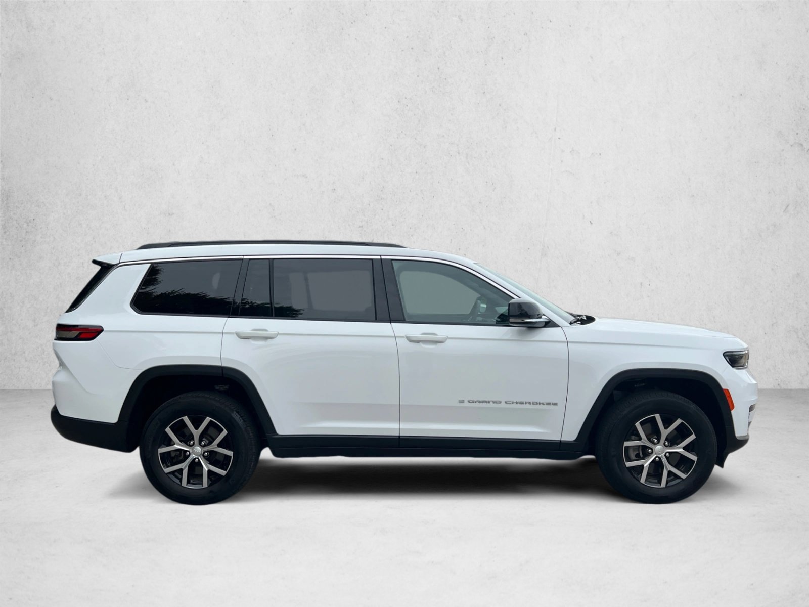 Used 2024 Jeep Grand Cherokee L Limited AWD/4WD image 4