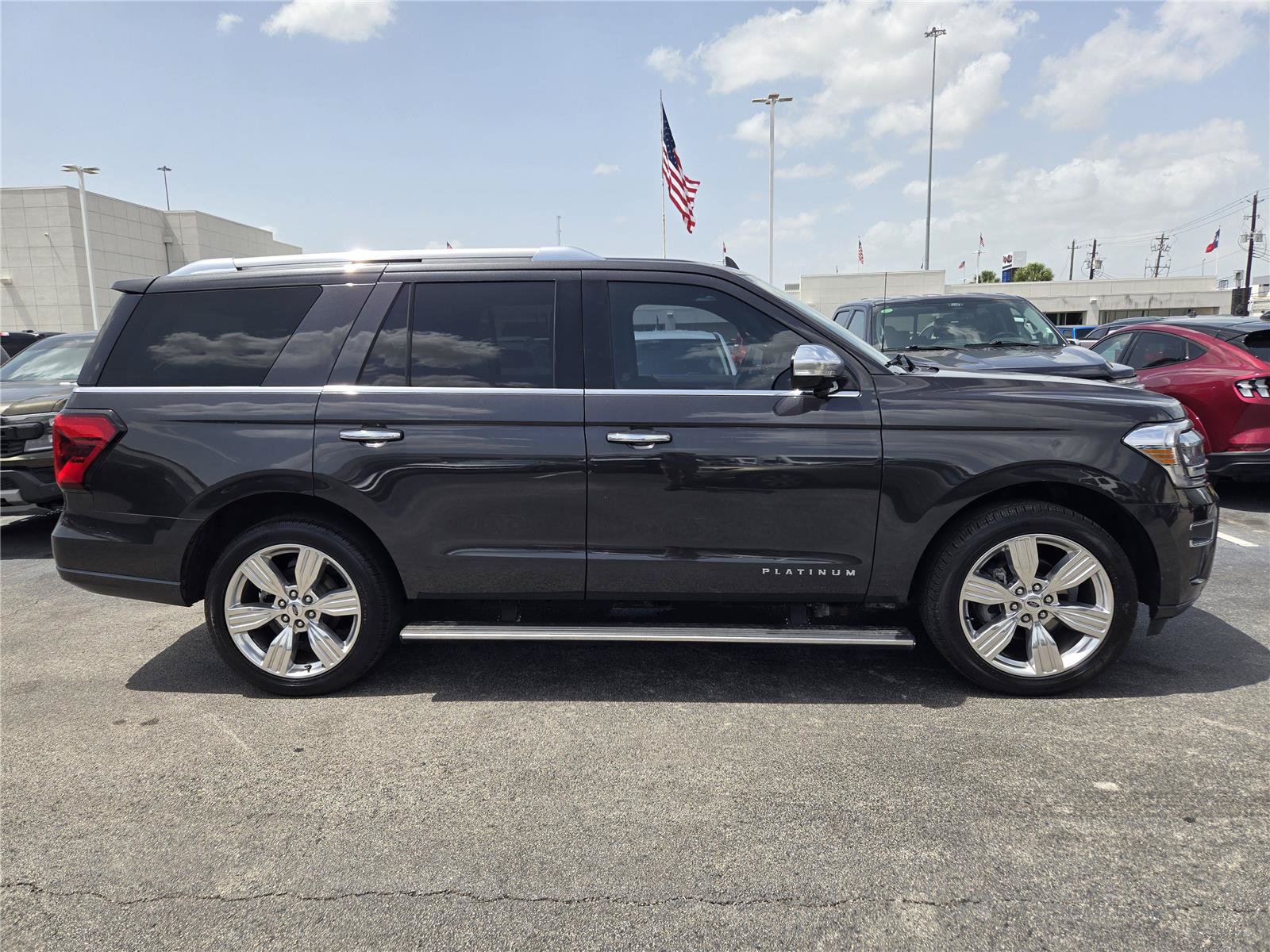Certified 2023 Ford Expedition Platinum AWD/4WD image 4