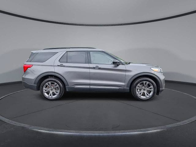 Certified 2023 Ford Explorer XLT w/ Equipment Group 202A AWD/4WD image 9