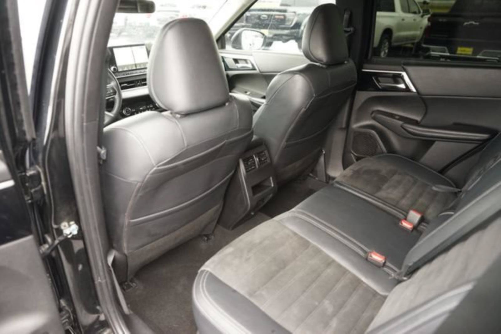 Used 2022 Mitsubishi Outlander SE FWD image 11