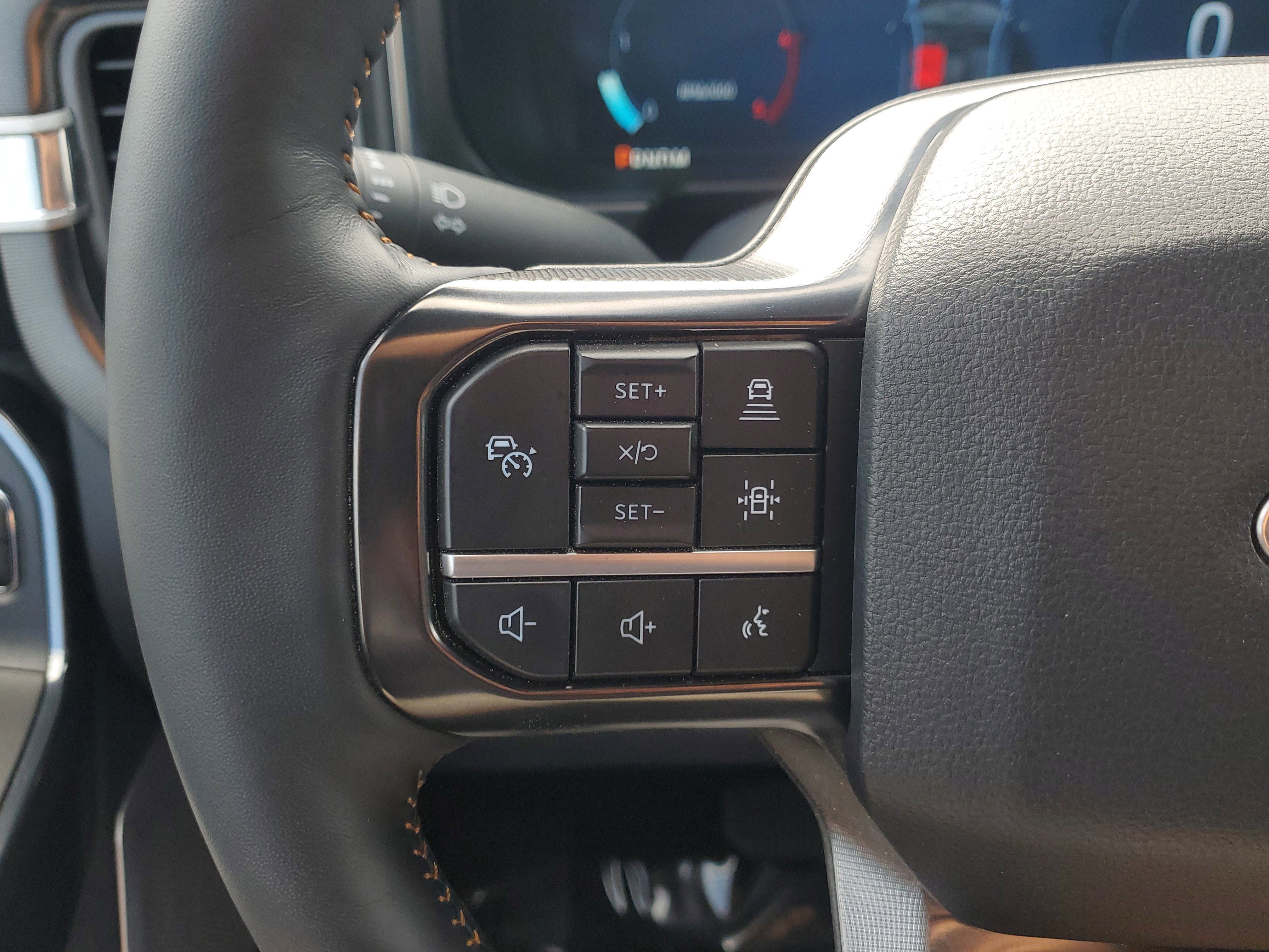 Certified 2024 Ford F350 Platinum w/ FX4 Off-Road Package image 25