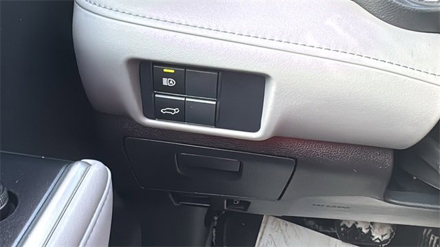 Used 2021 Toyota Highlander LE image 16