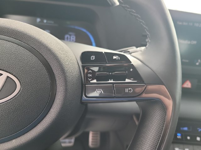 Used 2025 Hyundai Elantra Sport FWD image 14