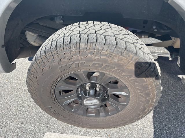 Certified 2022 Ford F350 Lariat w/ Tremor Off-Road Package AWD/4WD image 3