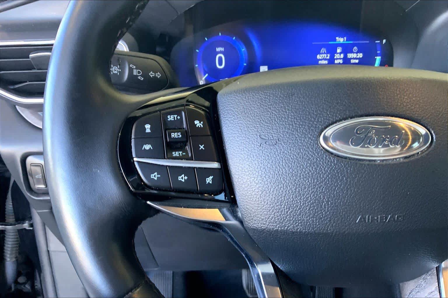 Certified 2023 Ford Explorer Platinum w/ Technology Package AWD/4WD image 24