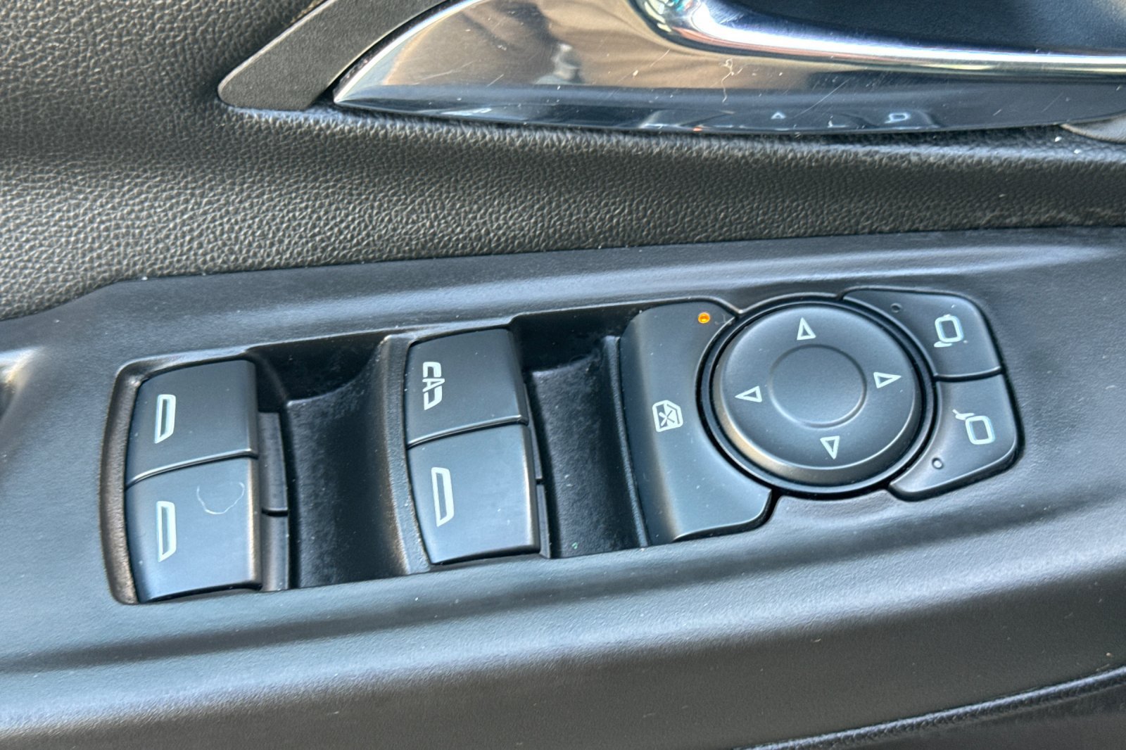Used 2023 Chevrolet Bolt LT w/ Infotainment Package FWD image 12
