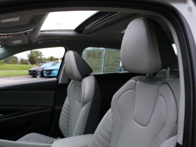 Used 2024 Hyundai Elantra Limited FWD image 21