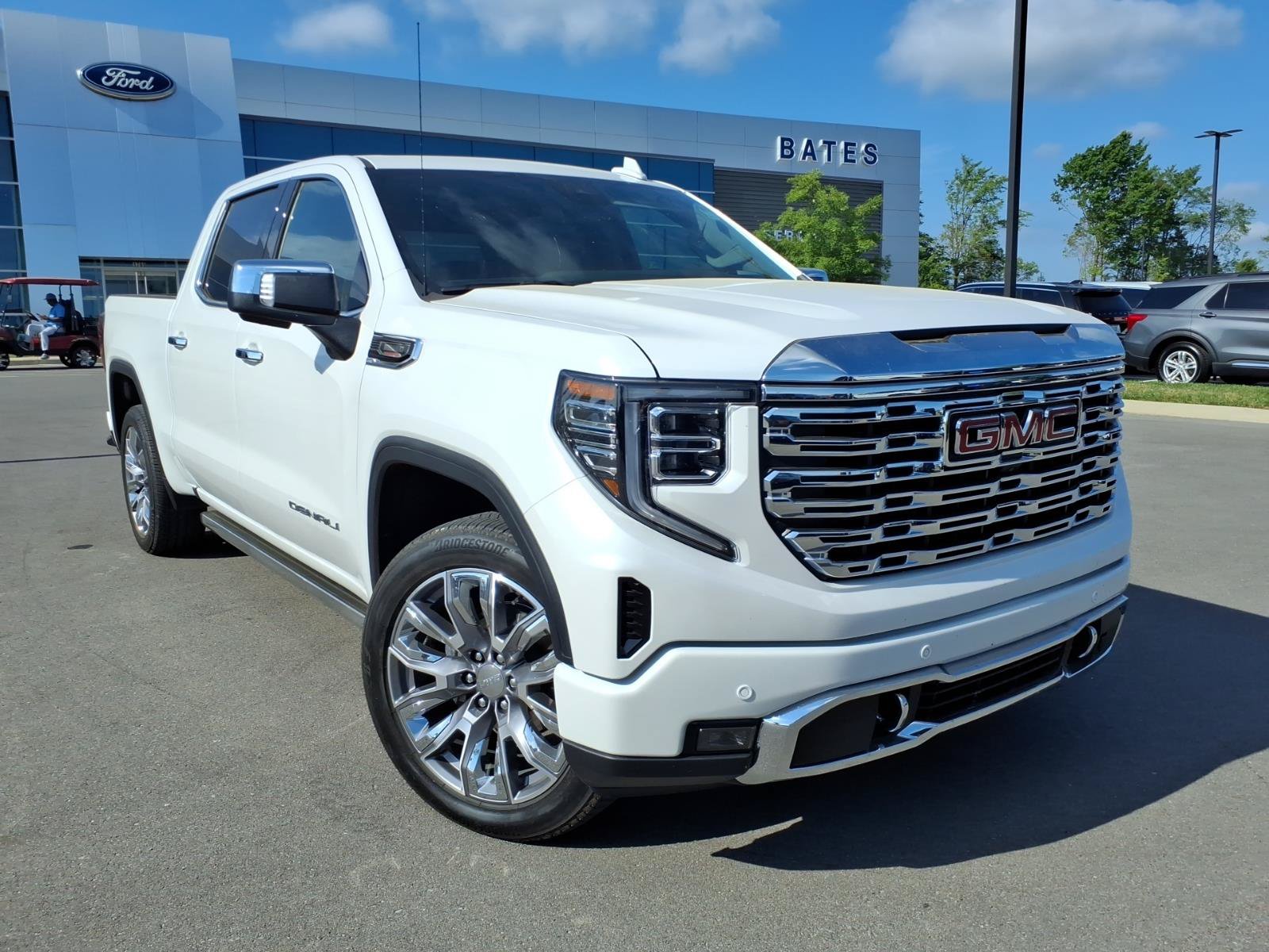 Used 2023 GMC Sierra 1500 Denali w/ Denali Reserve Package AWD/4WD image 1