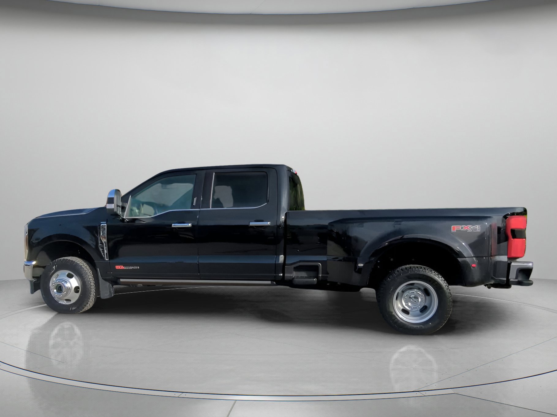 Certified 2024 Ford F350 Lariat w/ Lariat Ultimate Package image 9