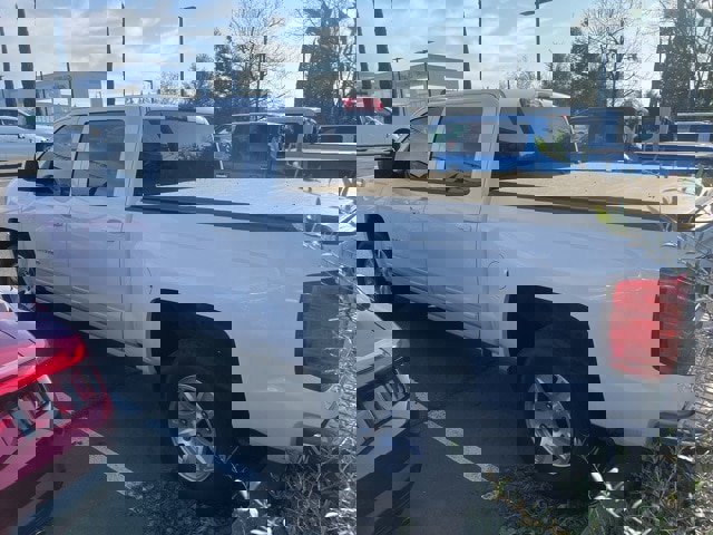 Used 2018 Chevrolet Silverado 1500 LT w/ LT Eassist Package image 2