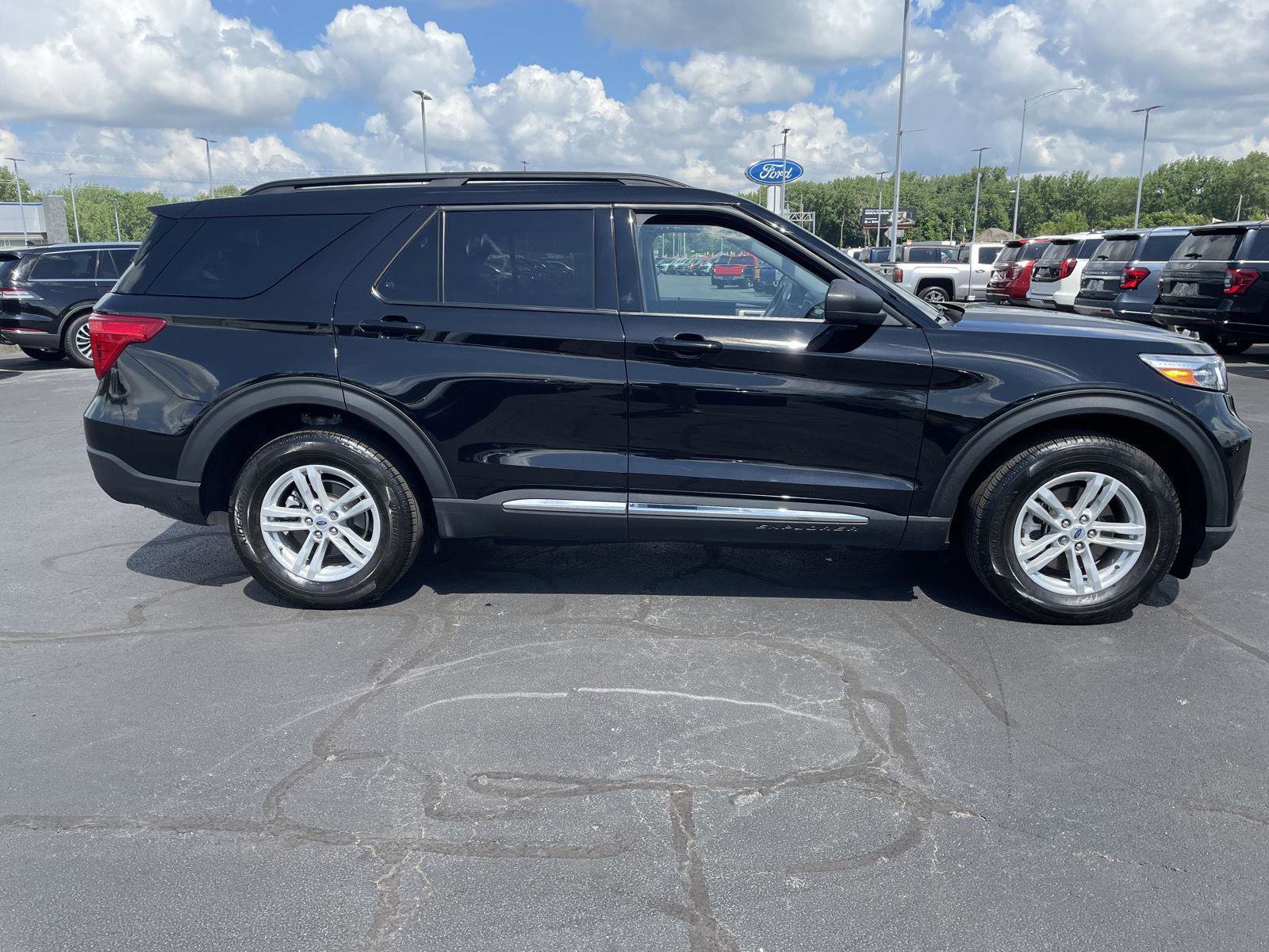 Certified 2023 Ford Explorer XLT w/ Equipment Group 202A AWD/4WD image 6