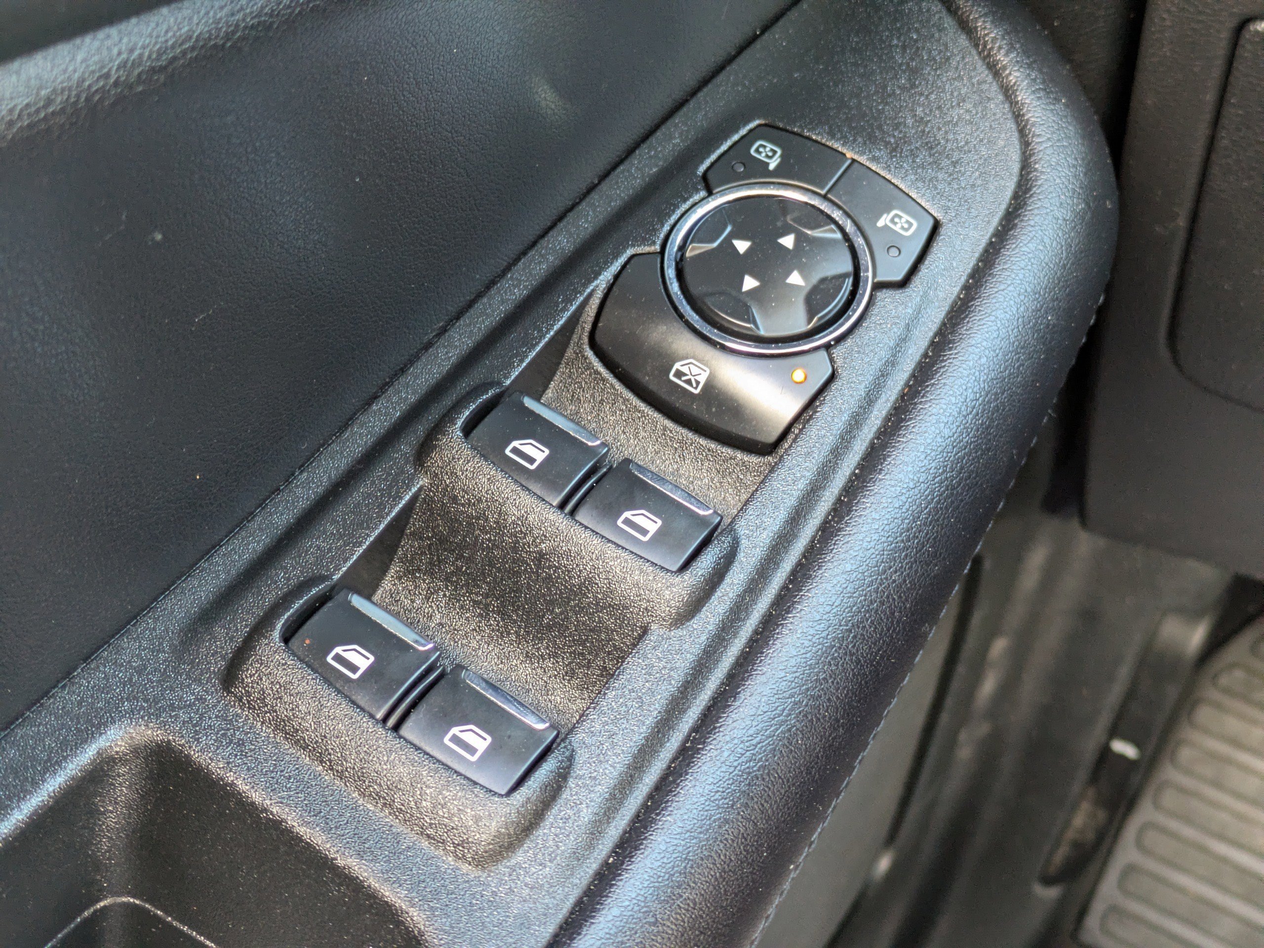 Certified 2023 Ford Edge SE w/ Black Appearance Package image 26