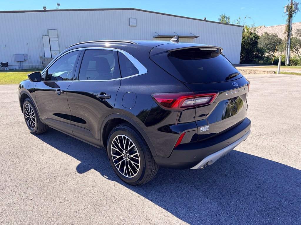 Certified 2025 Ford Escape SE w/ PHEV Premium Package FWD image 4
