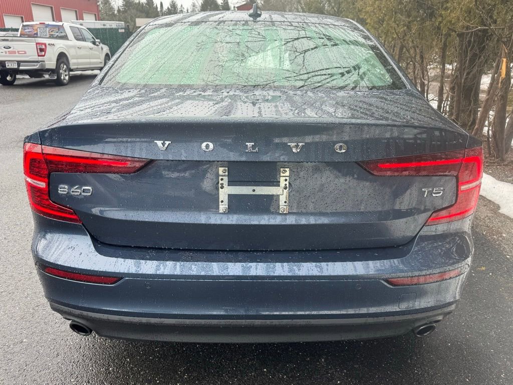 Used 2021 Volvo S60 T5 Momentum image 3