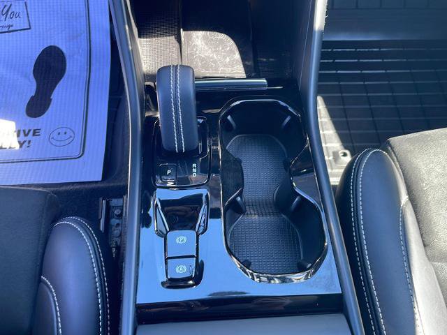Used 2022 Volvo XC40 T5 R-Design w/ Advanced Package AWD/4WD image 20
