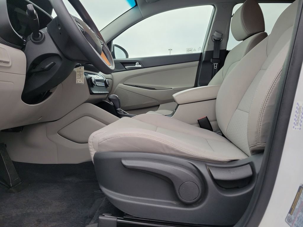 Used 2020 Hyundai Tucson SE image 17