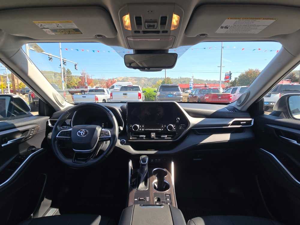 Used 2023 Toyota Highlander Limited AWD/4WD image 15