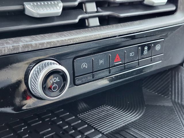 Certified 2025 Ford Explorer Platinum w/ LUX Leather Package image 28