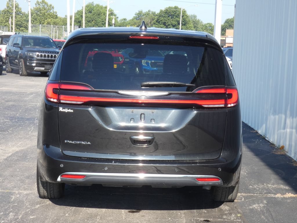 Used 2023 Chrysler Pacifica Touring-L FWD image 8