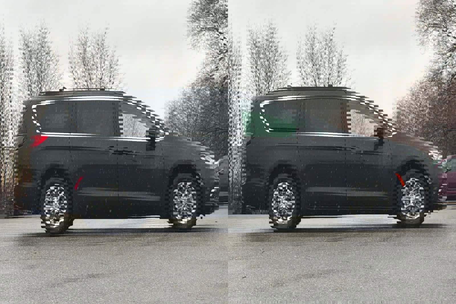 Used 2022 Chrysler Pacifica Touring-L image 6