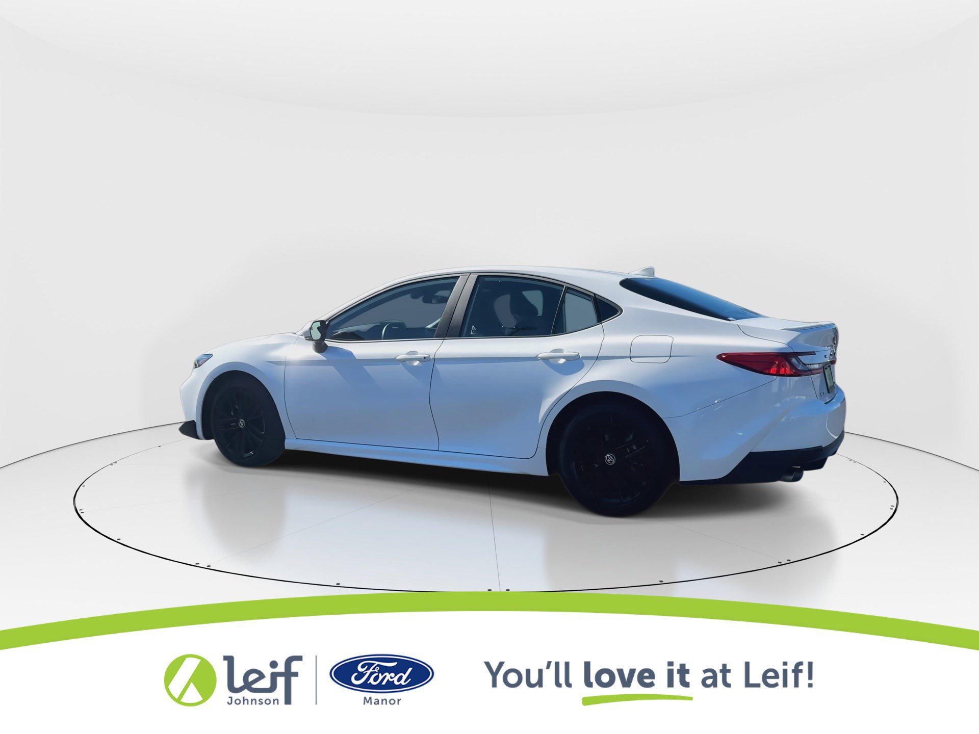 Used 2025 Toyota Camry SE image 5