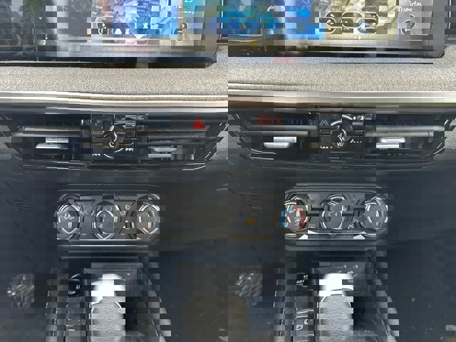 Used 2025 Nissan Kicks SV image 24