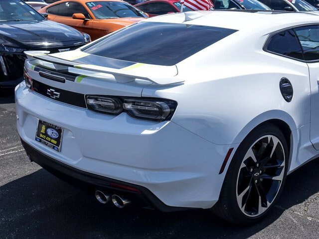 Used 2022 Chevrolet Camaro LT RWD image 9